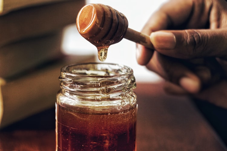蜂蜜的7种功效与副作用(有4大禁忌要小心）