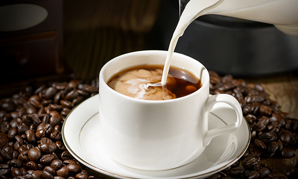 新研究：牛奶加入咖啡 抗炎效果加倍
